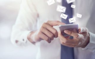 Mann-mit-Smartphone.jpg