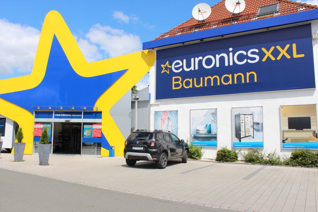 Euronics XXL Bauman Heimisches Sofa als größter Konkurrent
