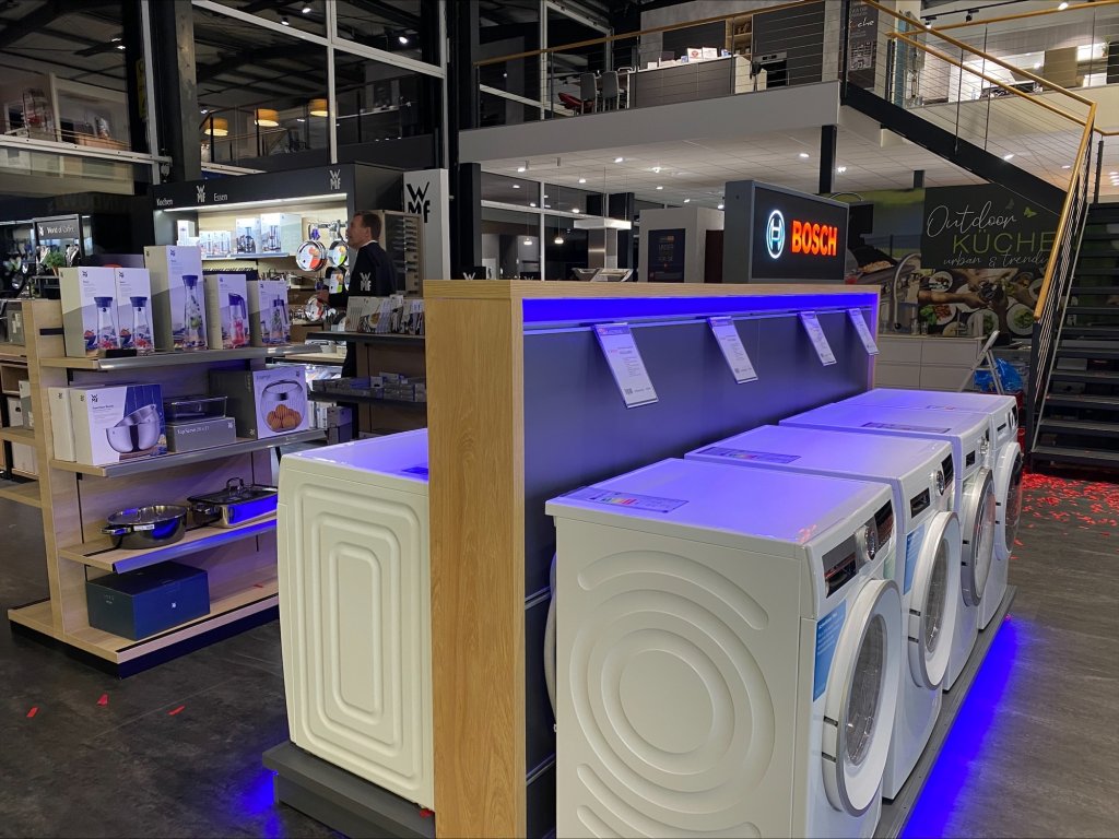 electroplus küchenplus überzeugt mit packendem Store-Design ...