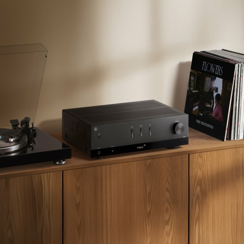 Yamaha-R200A-Copyright-Yamaha-Music-Europe-GmbH.jpg
