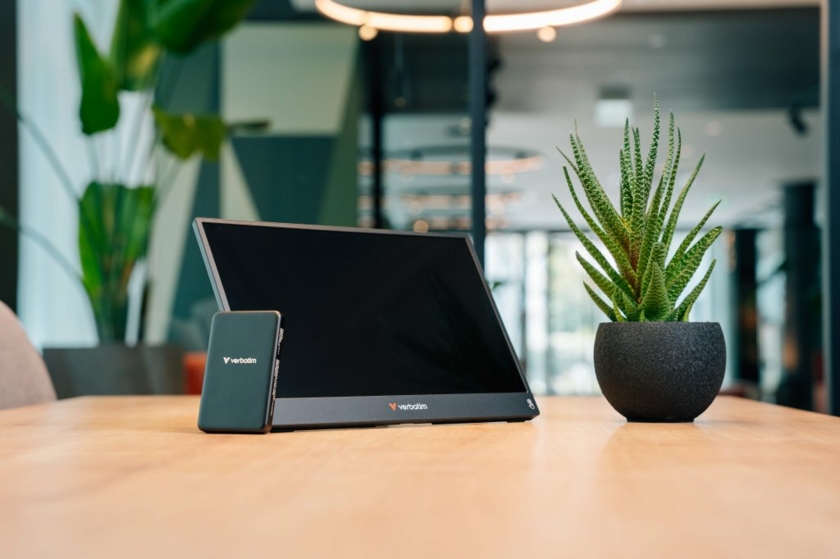 Verbatim-Portable-Touchscreen--Copyright-Verbatim.jpg