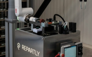 Repartly-Elektronik-Reparatur-Cobot-Copyright-Repartly.jpg