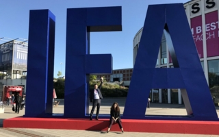 IFA-2017 Team vor IFA Logo